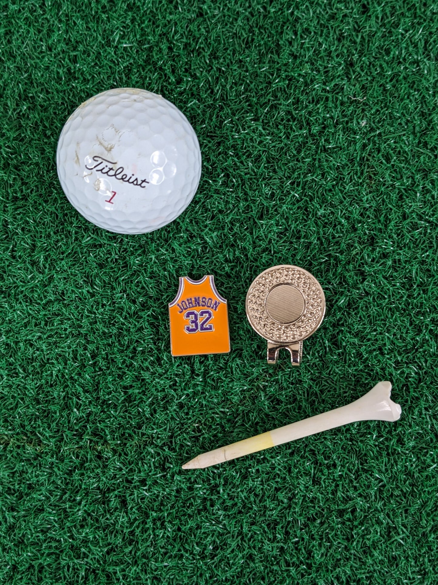 Magic #32 Jersey Inspired Golf Ball Marker | Lakers | Boyfriend Husband Bachelor Party Groomsmen Golf Gifts | Golf Accessory |