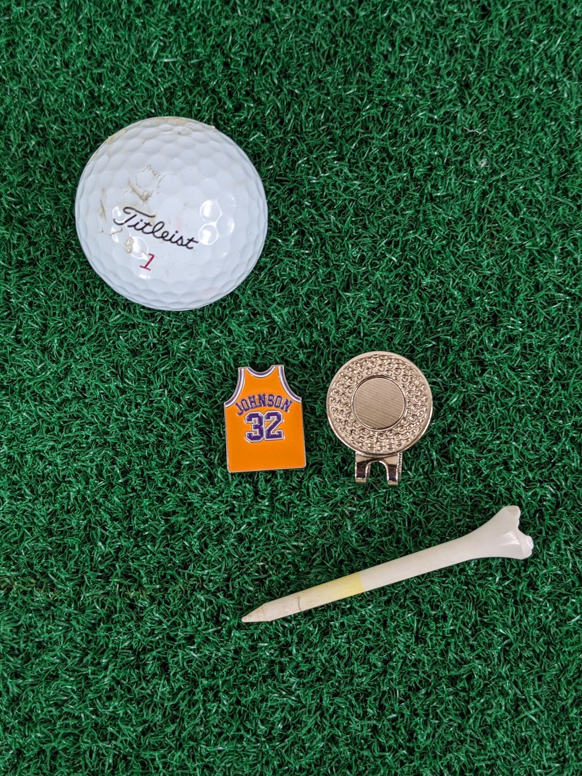Magic #32 Jersey Inspired Golf Ball Marker | Lakers | Boyfriend Husband Bachelor Party Groomsmen Golf Gifts | Golf Accessory |