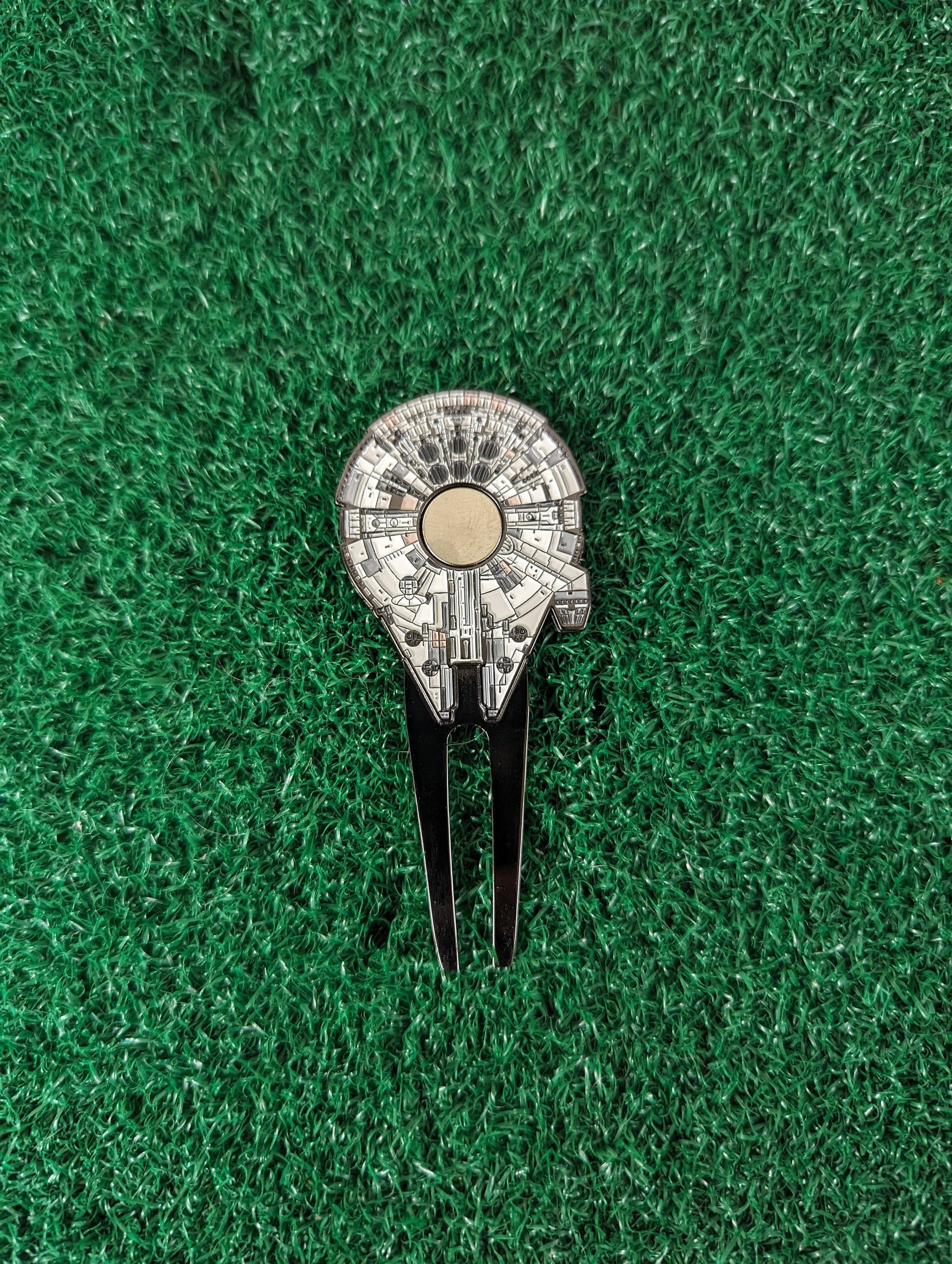 Millennium Starship Magnetic Golf Divot/Pitch Tool | Groomsmen Boyfriend Husband Bachelor Party Groomsmen Golf Gifts | Golf Accessory