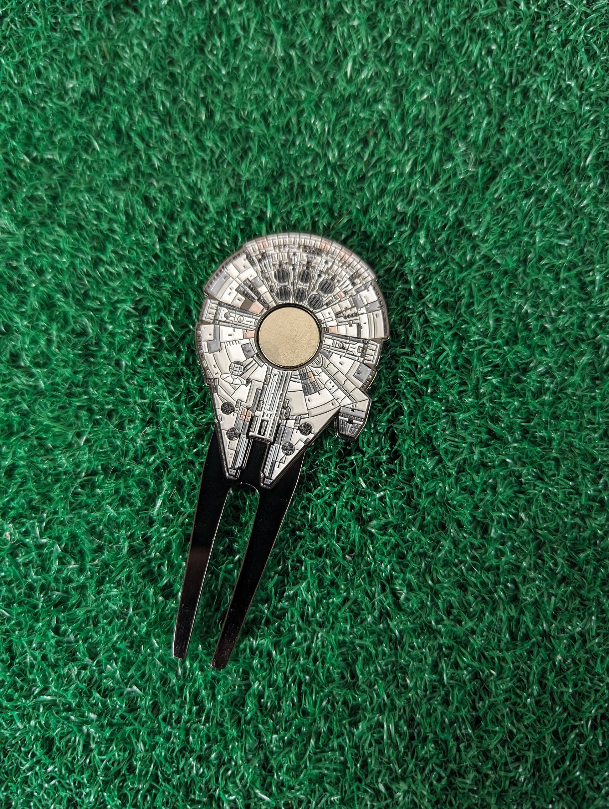 Millennium Starship Magnetic Golf Divot/Pitch Tool | Groomsmen Boyfriend Husband Bachelor Party Groomsmen Golf Gifts | Golf Accessory