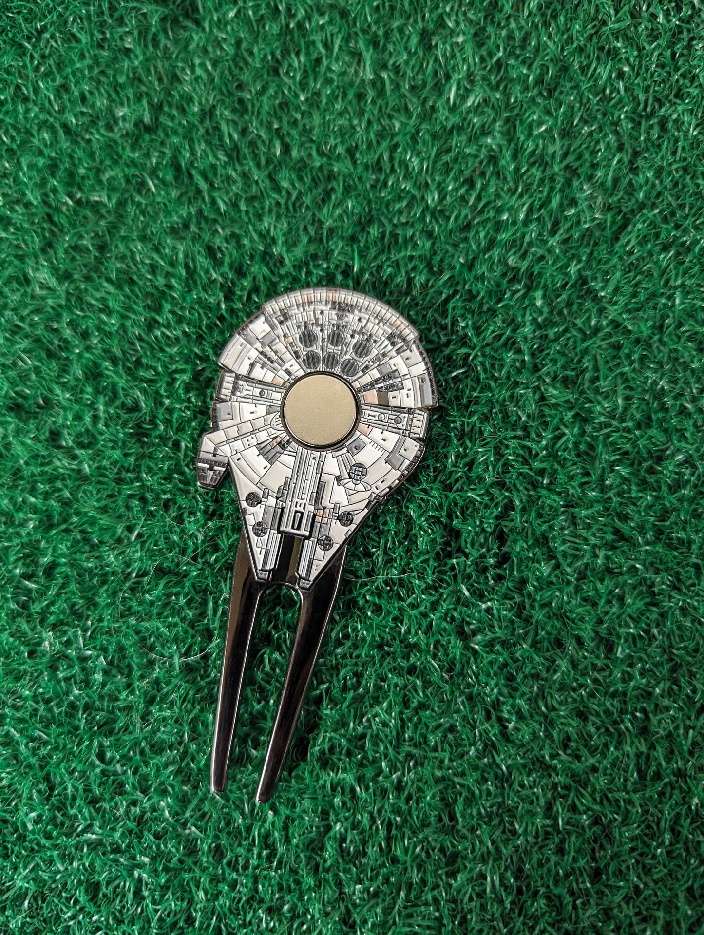 Millennium Starship Magnetic Golf Divot/Pitch Tool | Groomsmen Boyfriend Husband Bachelor Party Groomsmen Golf Gifts | Golf Accessory